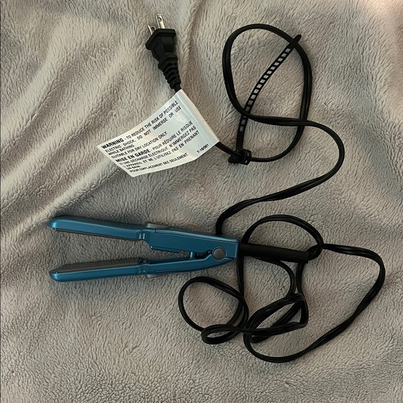 BaByliss PRO Nano Titanium Mini Hair Straightner - Picture 1 of 6